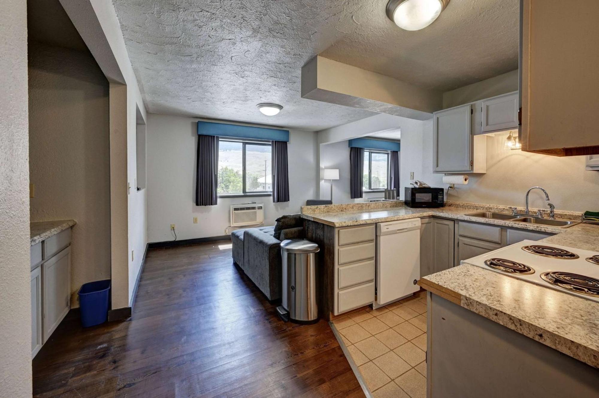 Super 8 By Wyndham Gardiner/Yellowstone Park Area Exterior foto